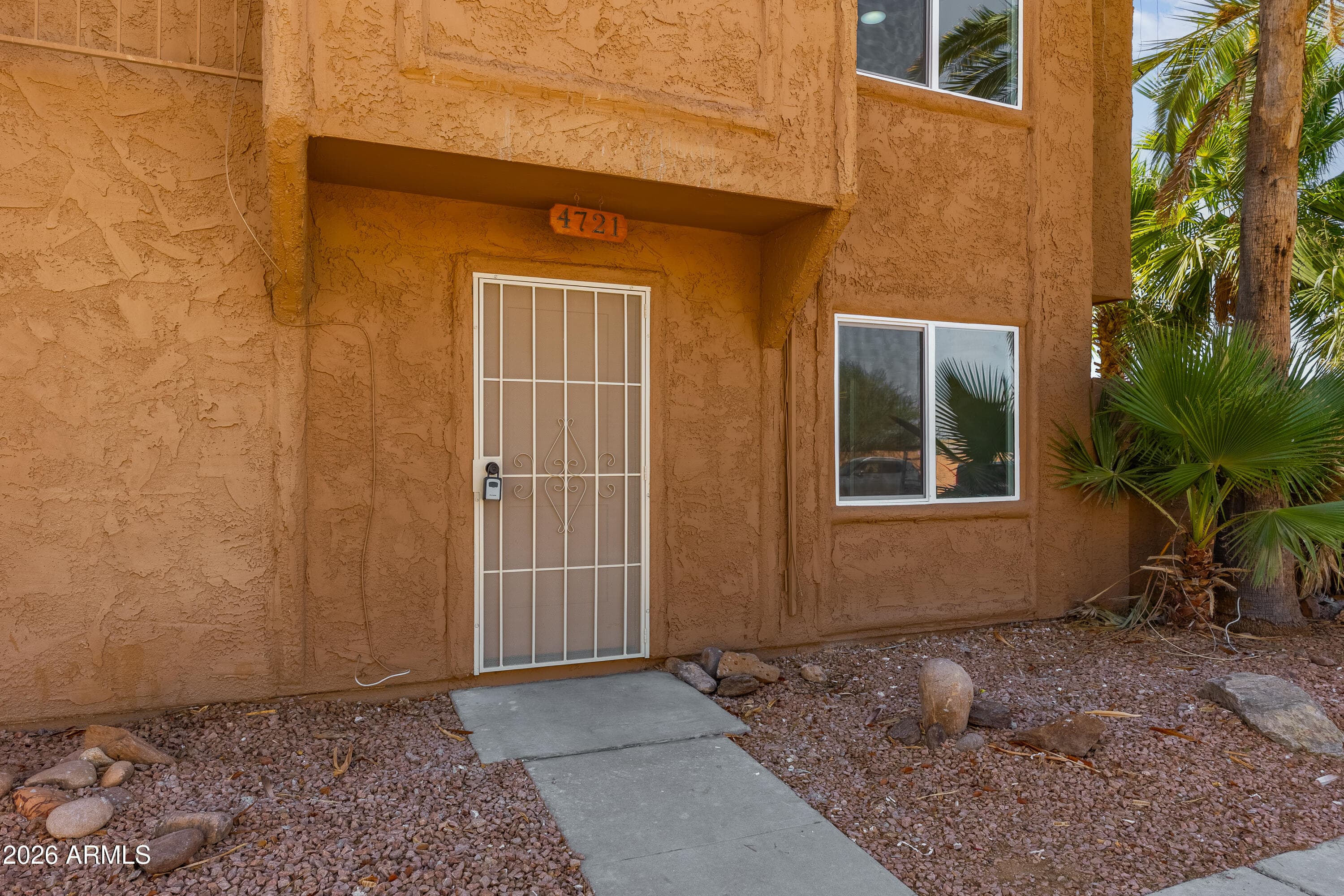 4721 E JONES Avenue, Phoenix, AZ 85040 — photo 2 of 21