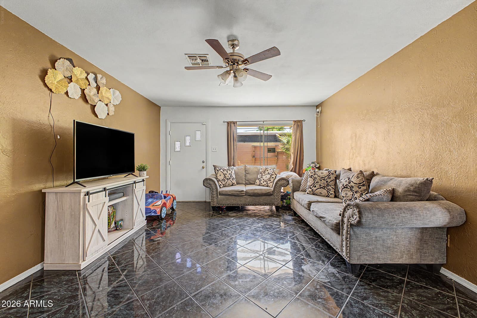 6909 W Wolf Street, Phoenix, AZ 85033 — photo 8 of 29