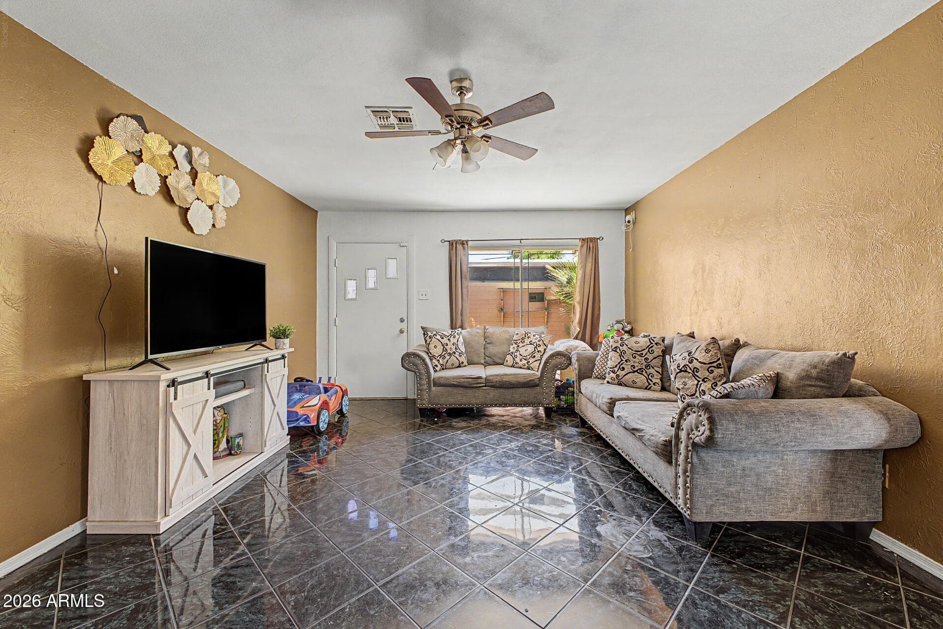 6909 W Wolf Street, Phoenix, AZ 85033 — photo 8 of 29