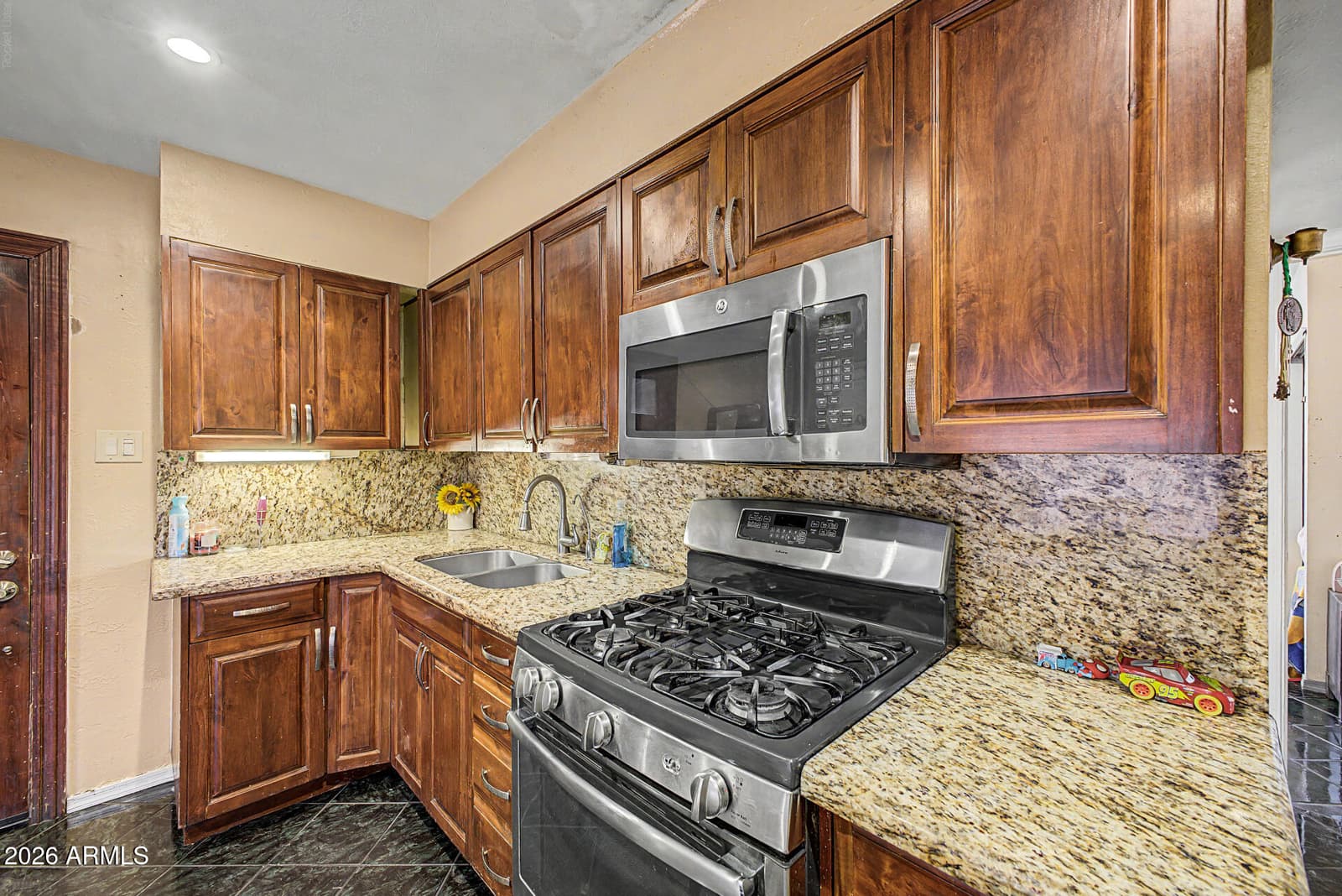 6909 W Wolf Street, Phoenix, AZ 85033 — photo 12 of 29