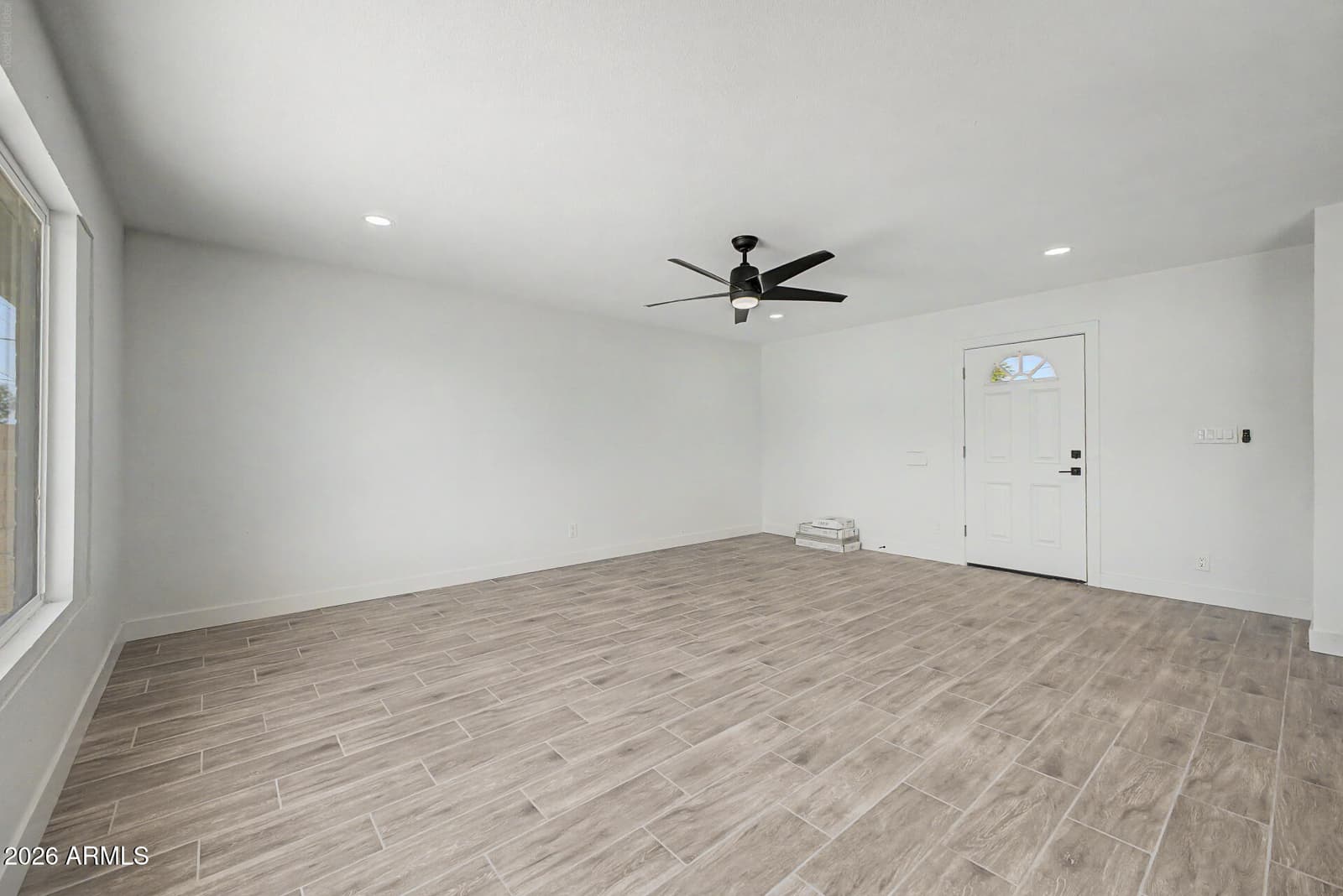 4031 W CLAREMONT Street, Phoenix, AZ 85019 — photo 5 of 27