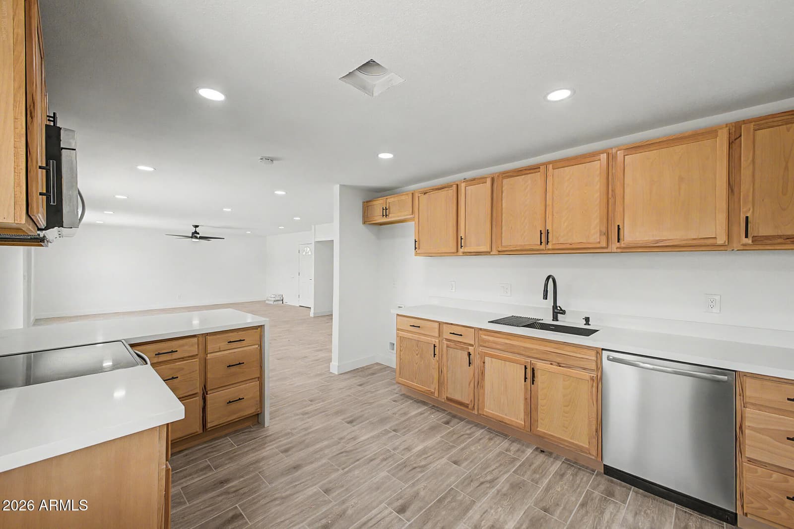 4031 W CLAREMONT Street, Phoenix, AZ 85019 — photo 9 of 27