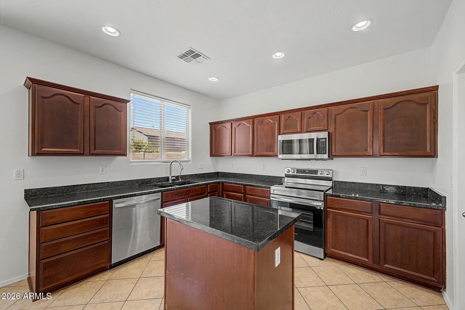 42592 W SOMERSET Drive, Maricopa, AZ 85138 — photo 14 of 36