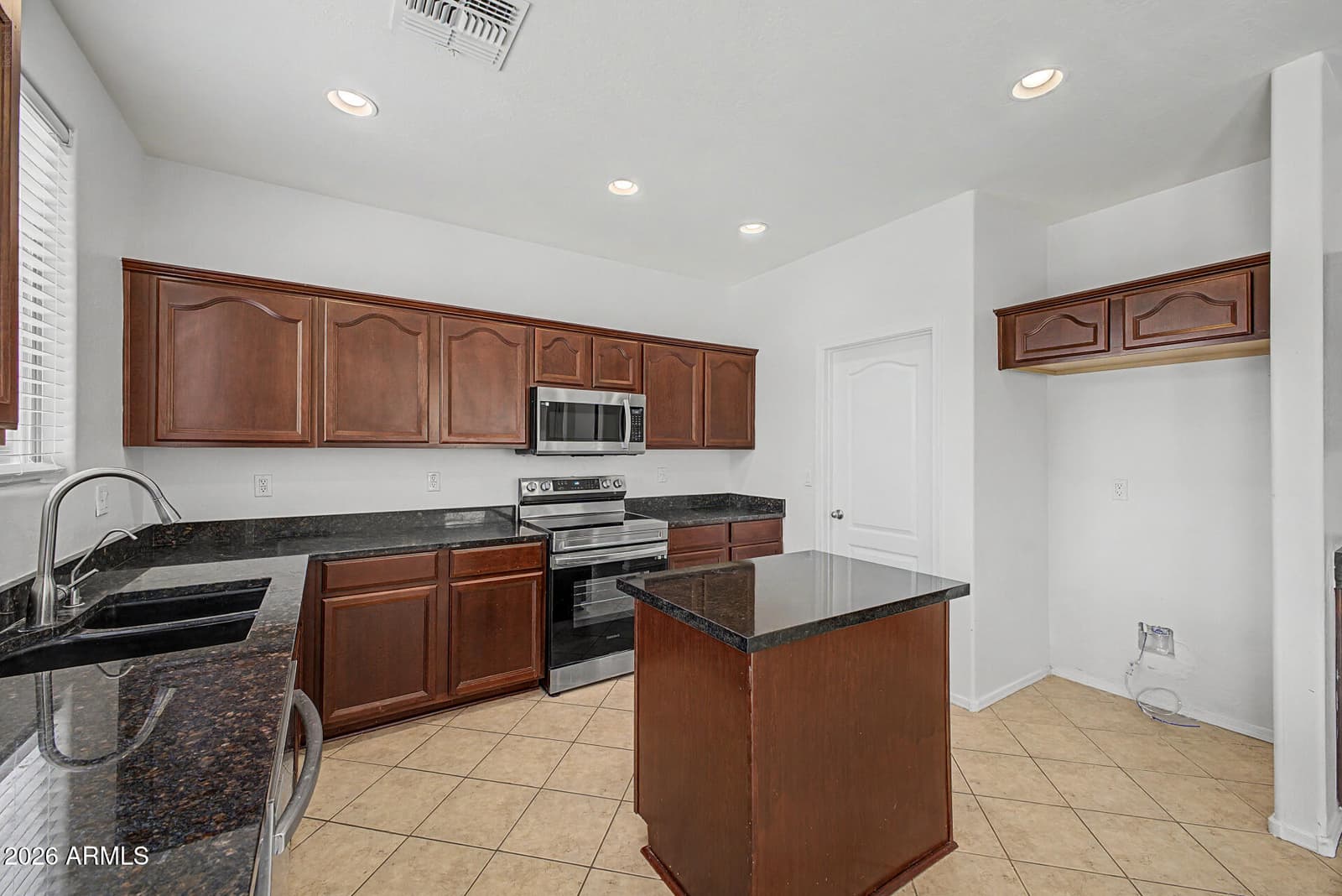 42592 W SOMERSET Drive, Maricopa, AZ 85138 — photo 15 of 36