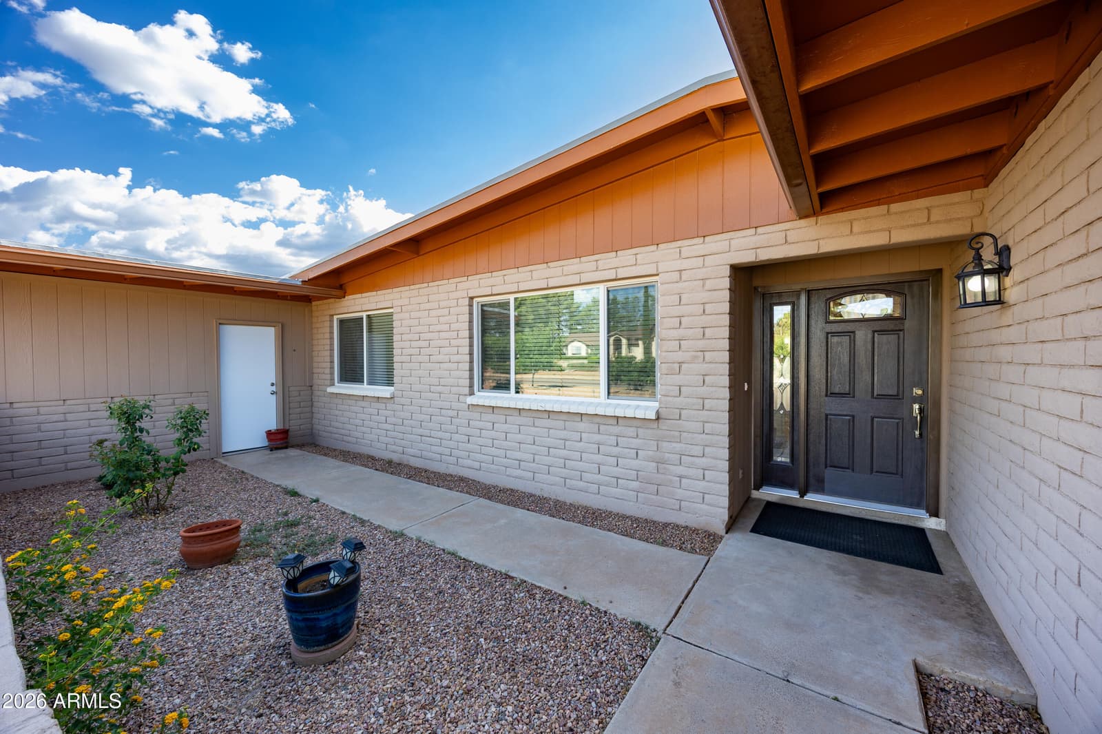 2002 TOWN AND COUNTRY Drive, Sierra Vista, AZ 85635 — photo 3 of 32