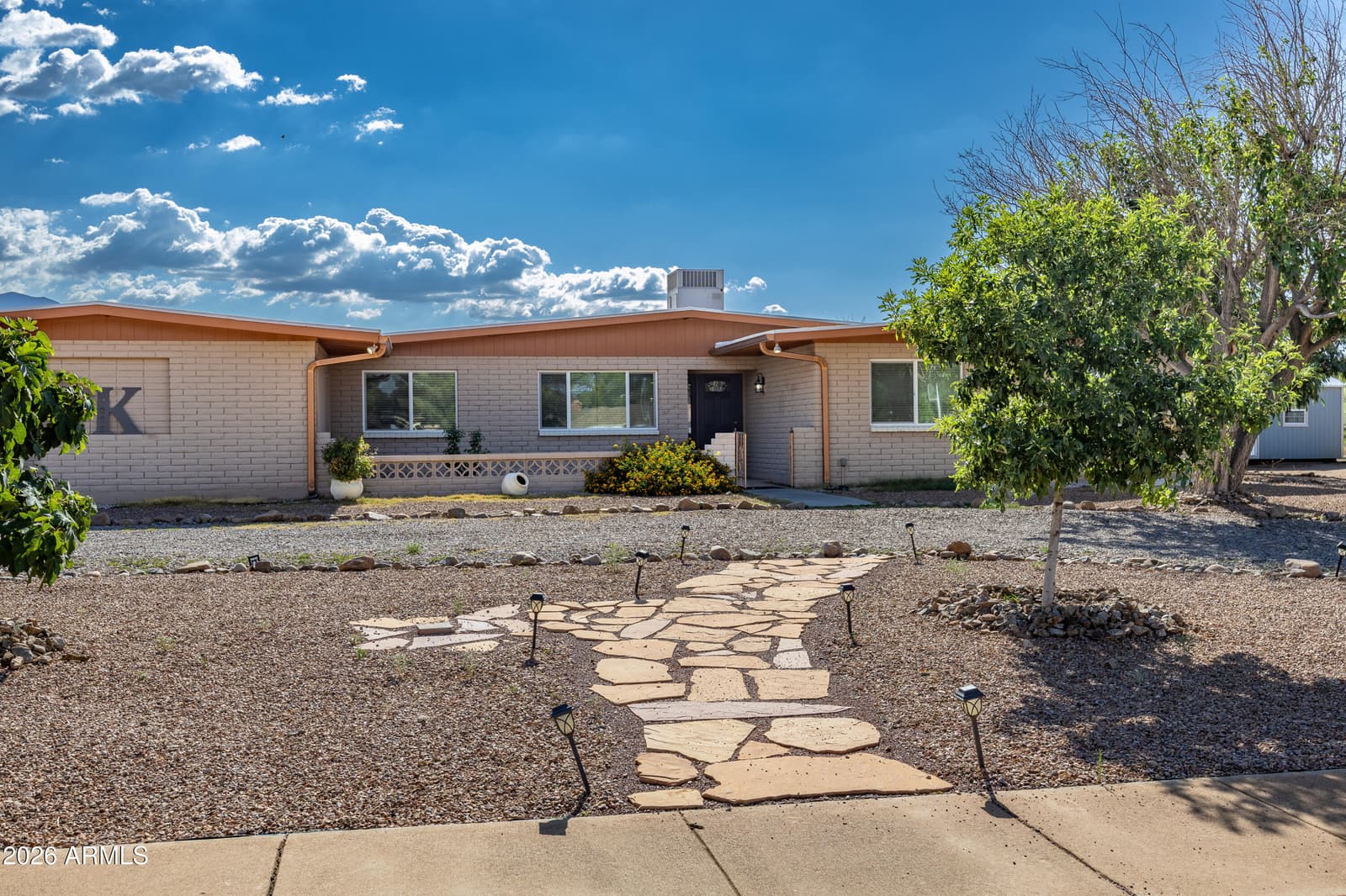 2002 TOWN AND COUNTRY Drive, Sierra Vista, AZ 85635 — photo 5 of 32