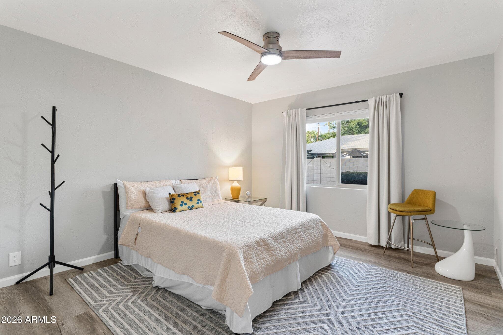 548 W SAN JUAN Avenue, Phoenix, AZ 85013 — photo 9 of 20