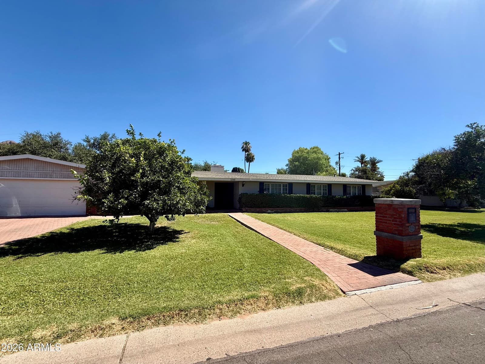5948 E CALLE DEL PAISANO, Phoenix, AZ 85018 — photo 3 of 9