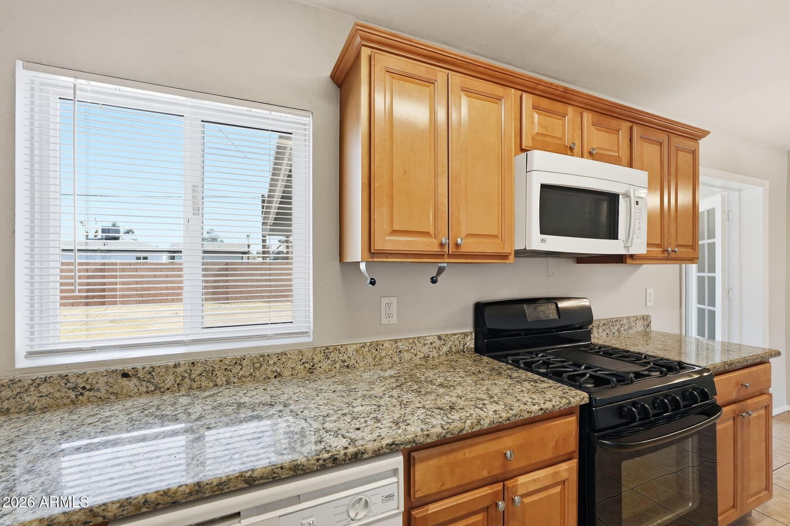 2416 W STELLA Lane, Phoenix, AZ 85015 — photo 8 of 33