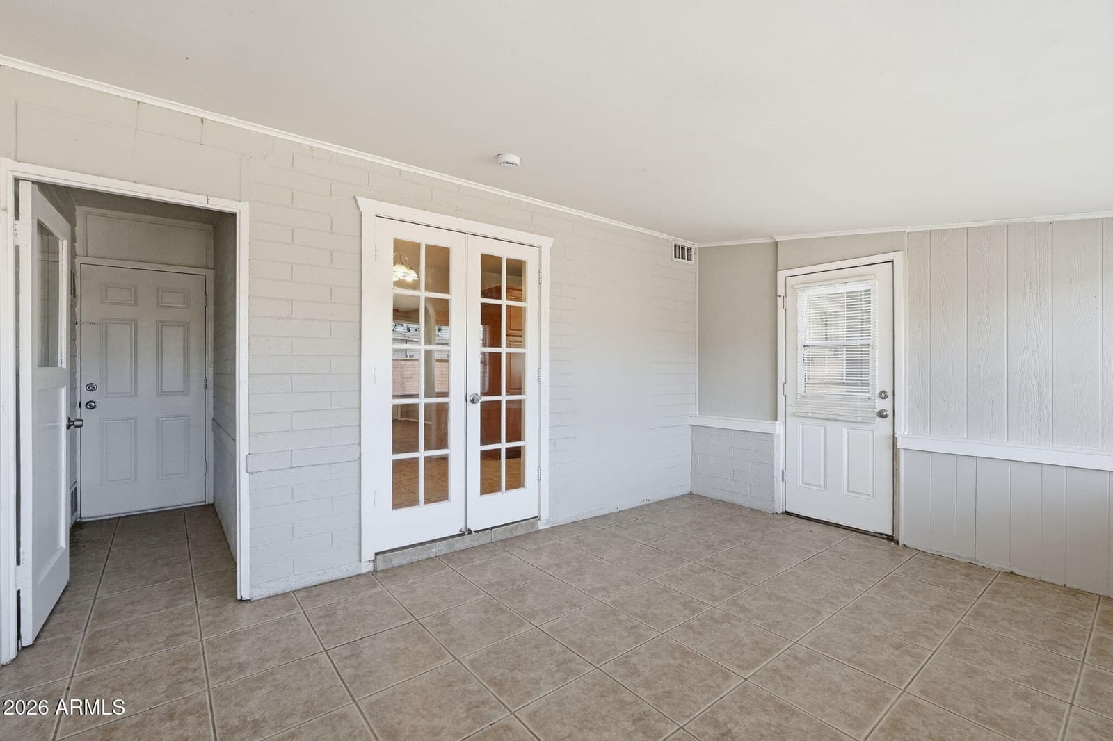 2416 W STELLA Lane, Phoenix, AZ 85015 — photo 11 of 33