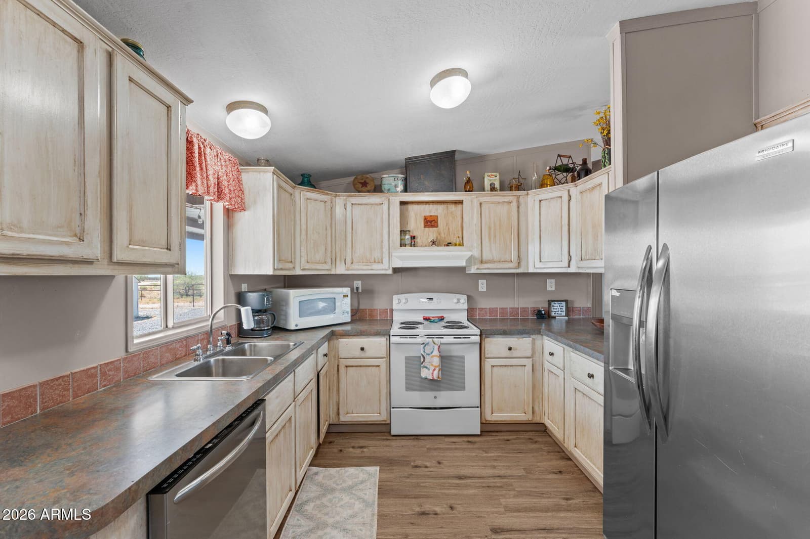 27565 S CLYDESDALE Avenue, Congress, AZ 85332 — photo 5 of 36
