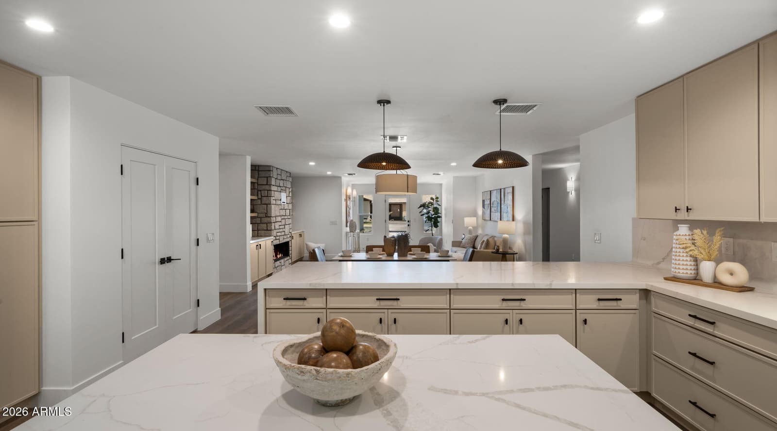 6830 N 10TH Place, Phoenix, AZ 85014 — photo 12 of 45