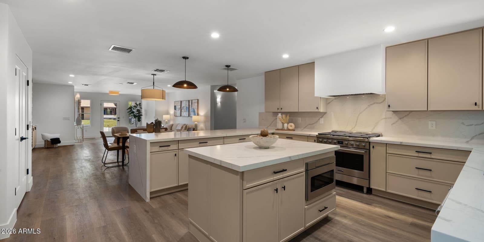 6830 N 10TH Place, Phoenix, AZ 85014 — photo 10 of 45