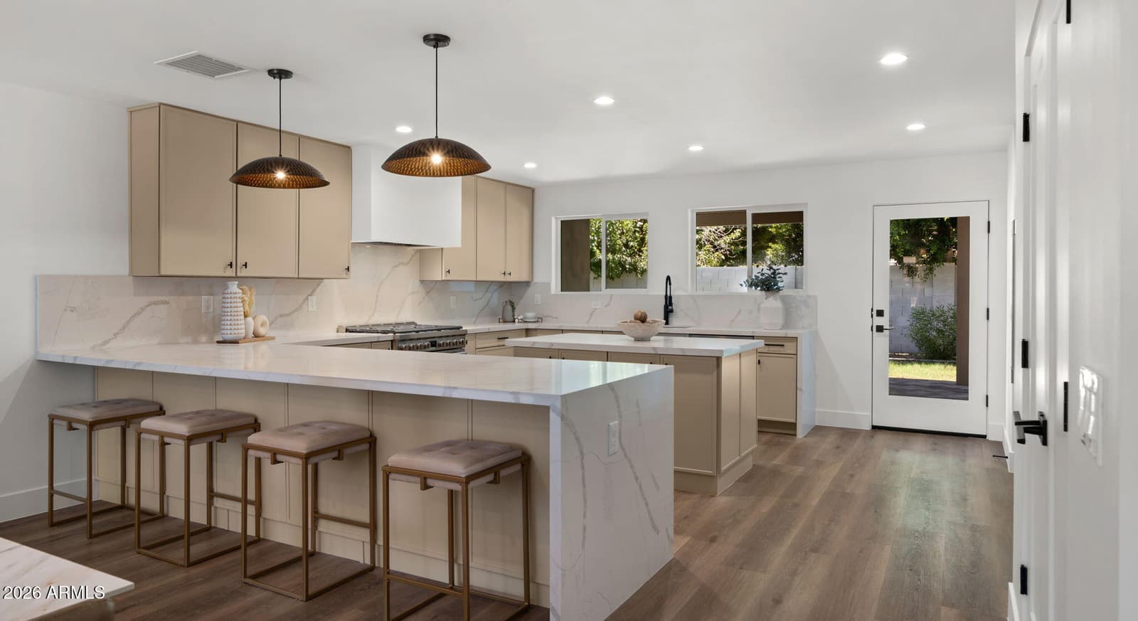 6830 N 10TH Place, Phoenix, AZ 85014 — photo 9 of 45