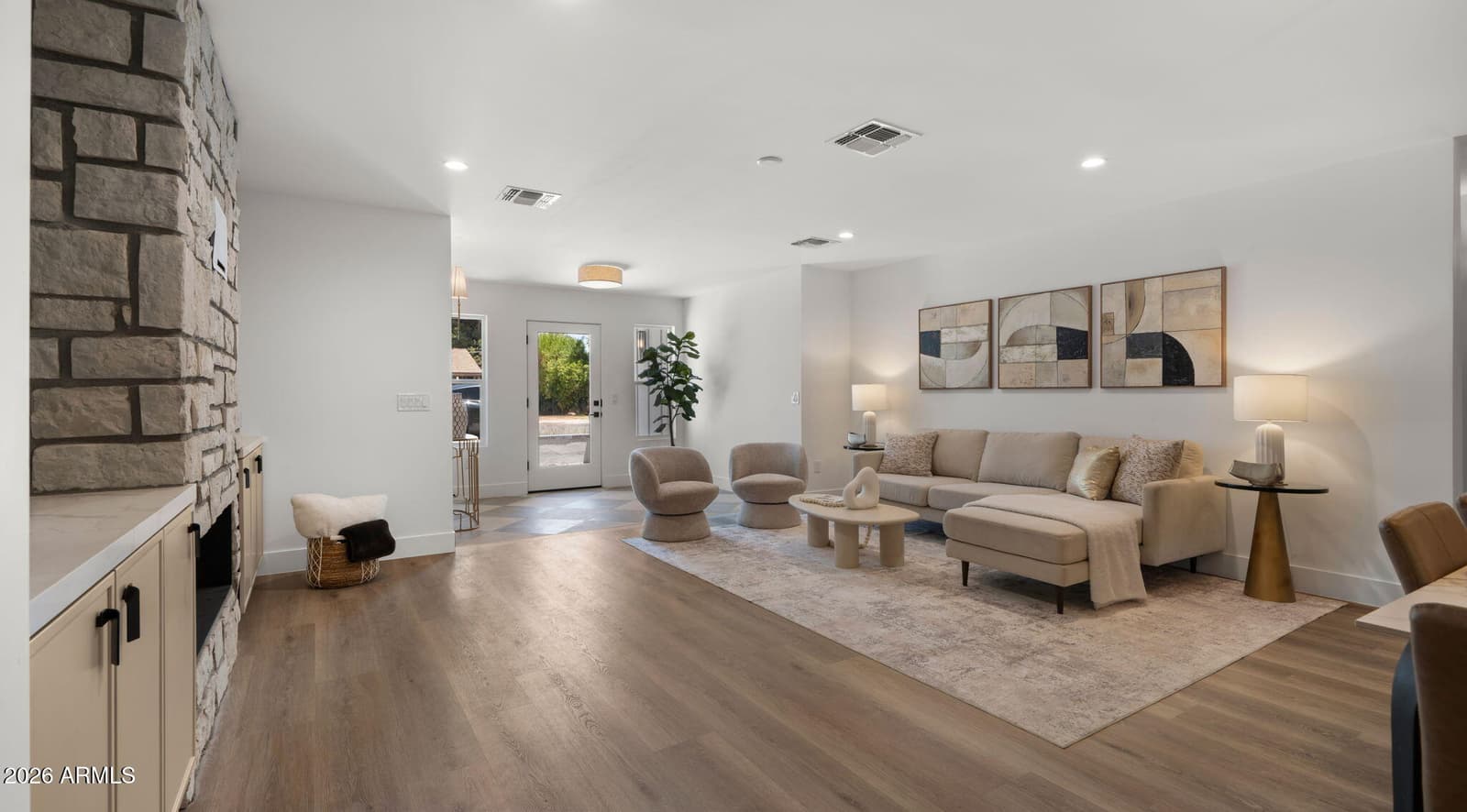 6830 N 10TH Place, Phoenix, AZ 85014 — photo 5 of 45