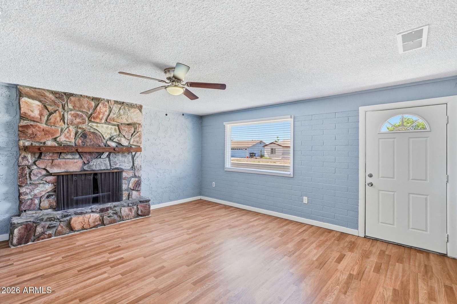 1941 W VOLTAIRE Avenue, Phoenix, AZ 85029 — photo 7 of 31