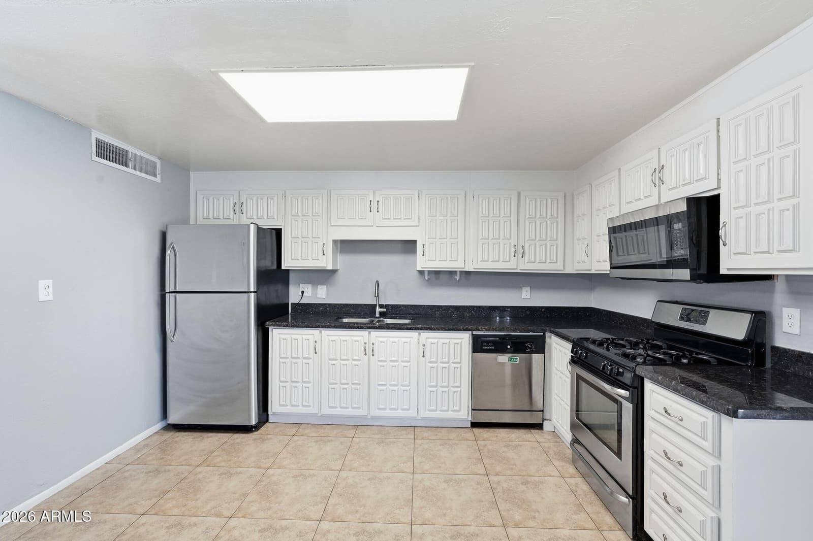 1941 W VOLTAIRE Avenue, Phoenix, AZ 85029 — photo 12 of 31