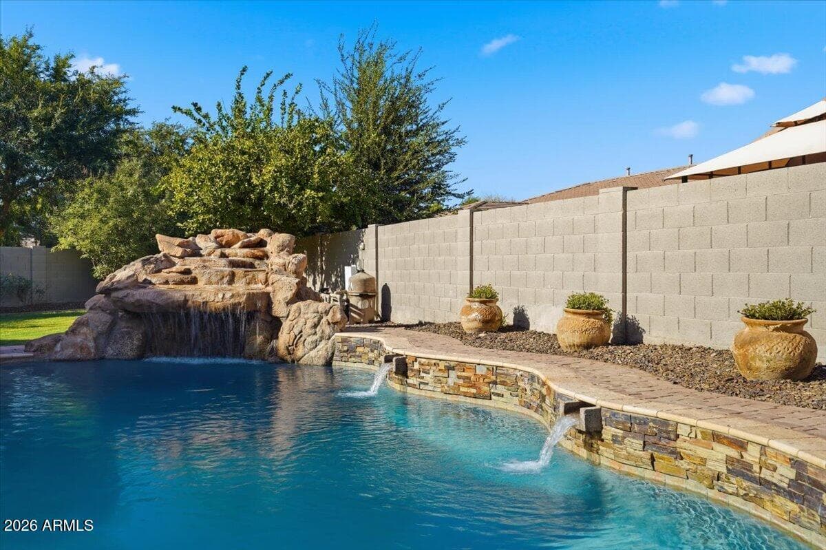 1122 E LODGEPOLE Drive, Gilbert, AZ 85298 — photo 5 of 92