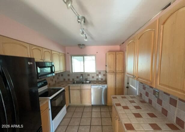 11829 N CHERRY HILLS Drive E, Sun City, AZ 85351 — photo 7 of 12