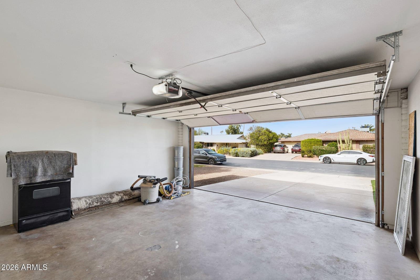 735 E MANHATTON Drive, Tempe, AZ 85282 — photo 30 of 40