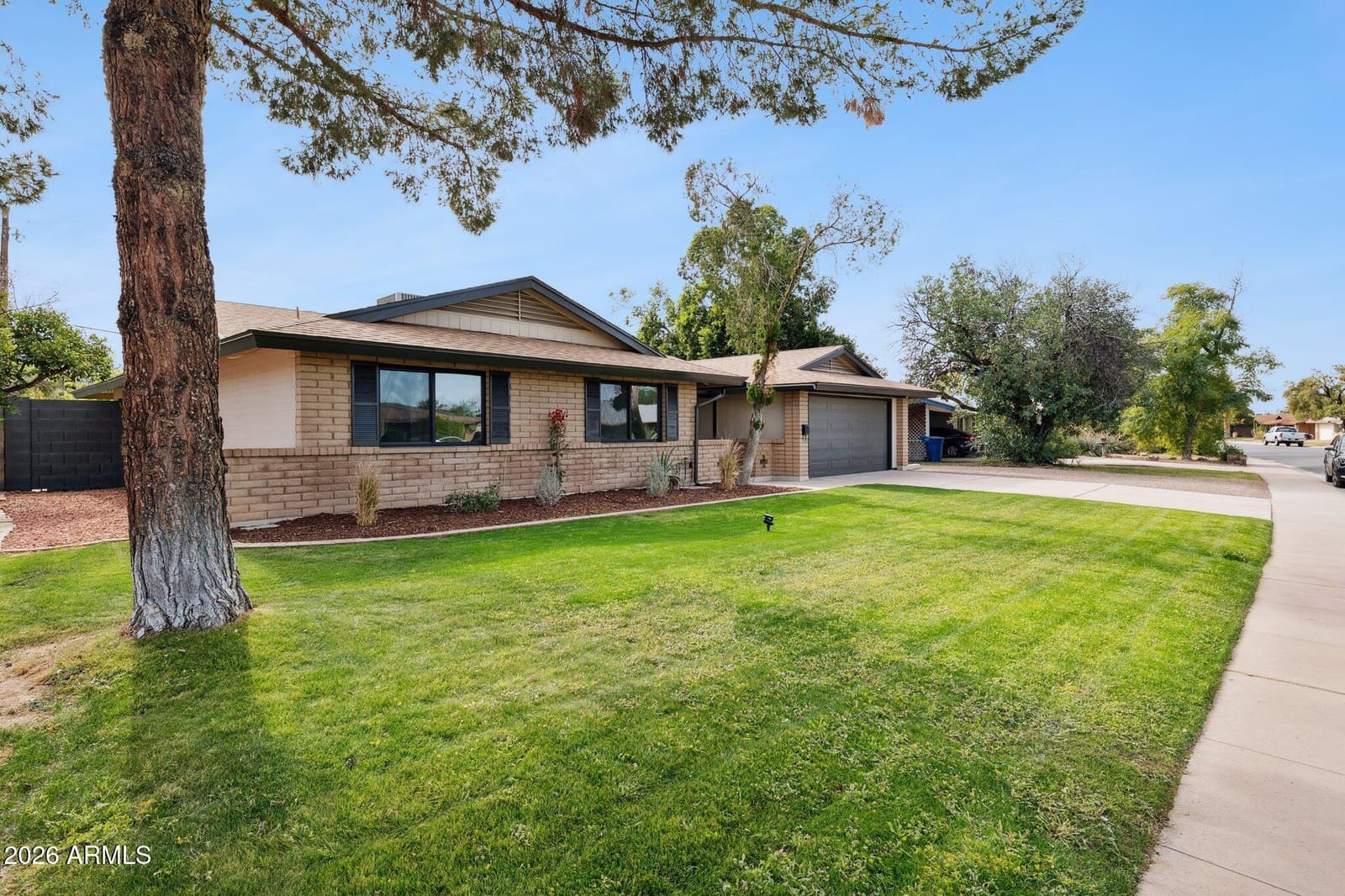 735 E MANHATTON Drive, Tempe, AZ 85282 — photo 37 of 40