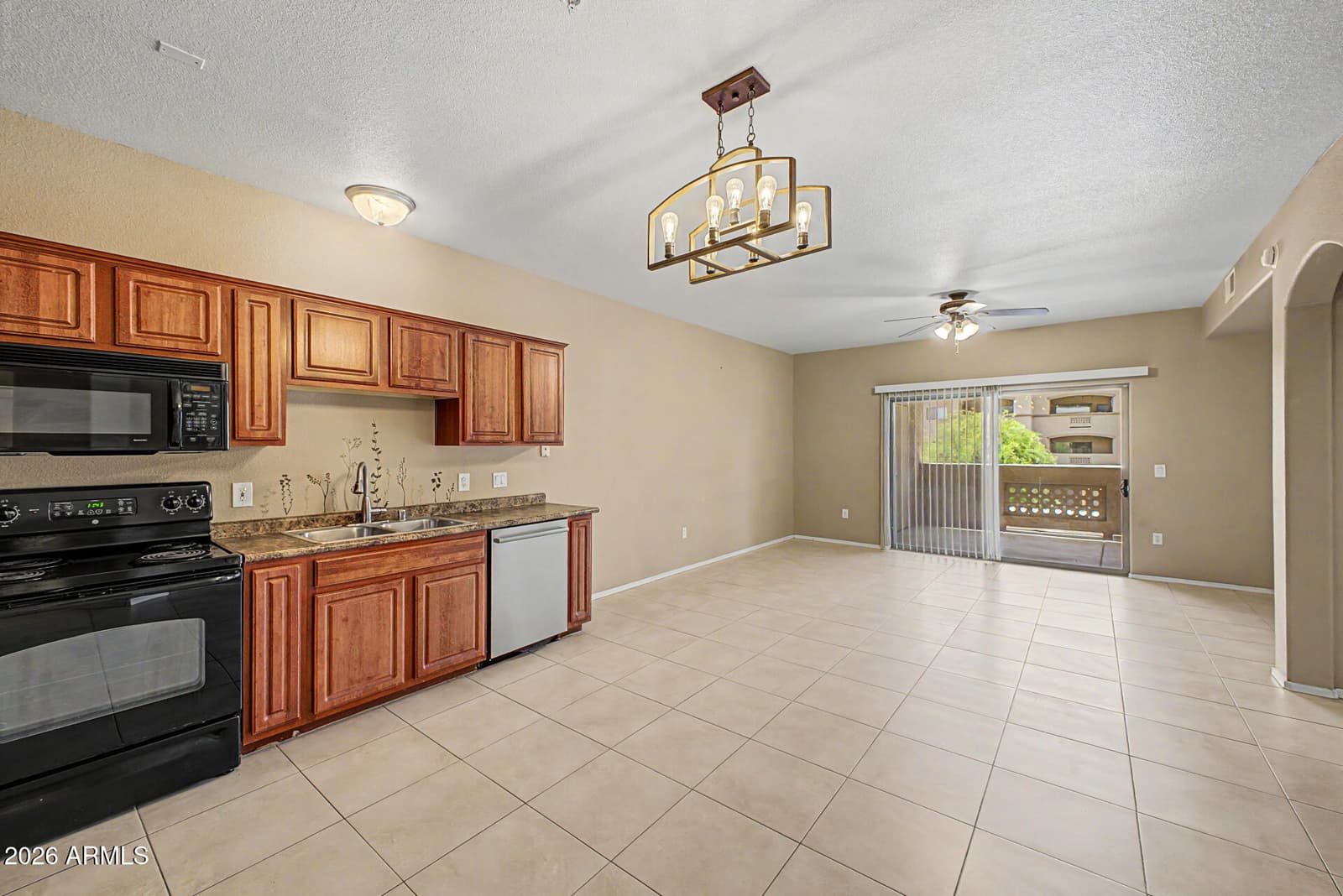 920 E DEVONSHIRE Avenue 2024, Phoenix, AZ 85014 — photo 6 of 26