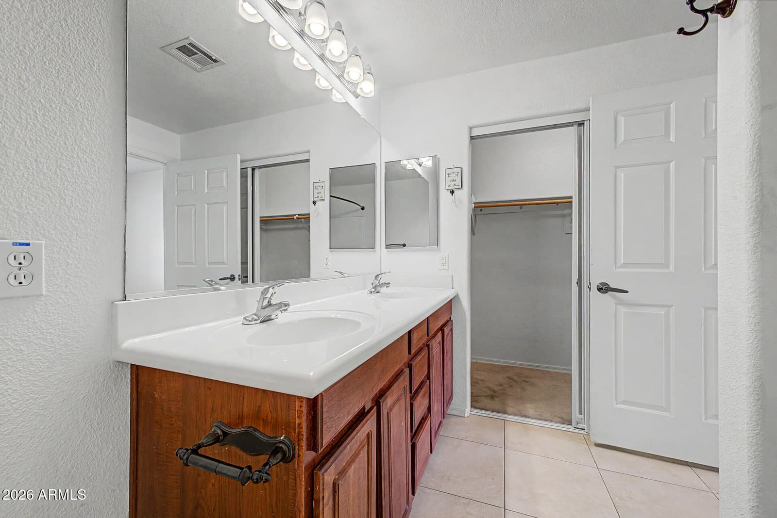 920 E DEVONSHIRE Avenue 2024, Phoenix, AZ 85014 — photo 11 of 26
