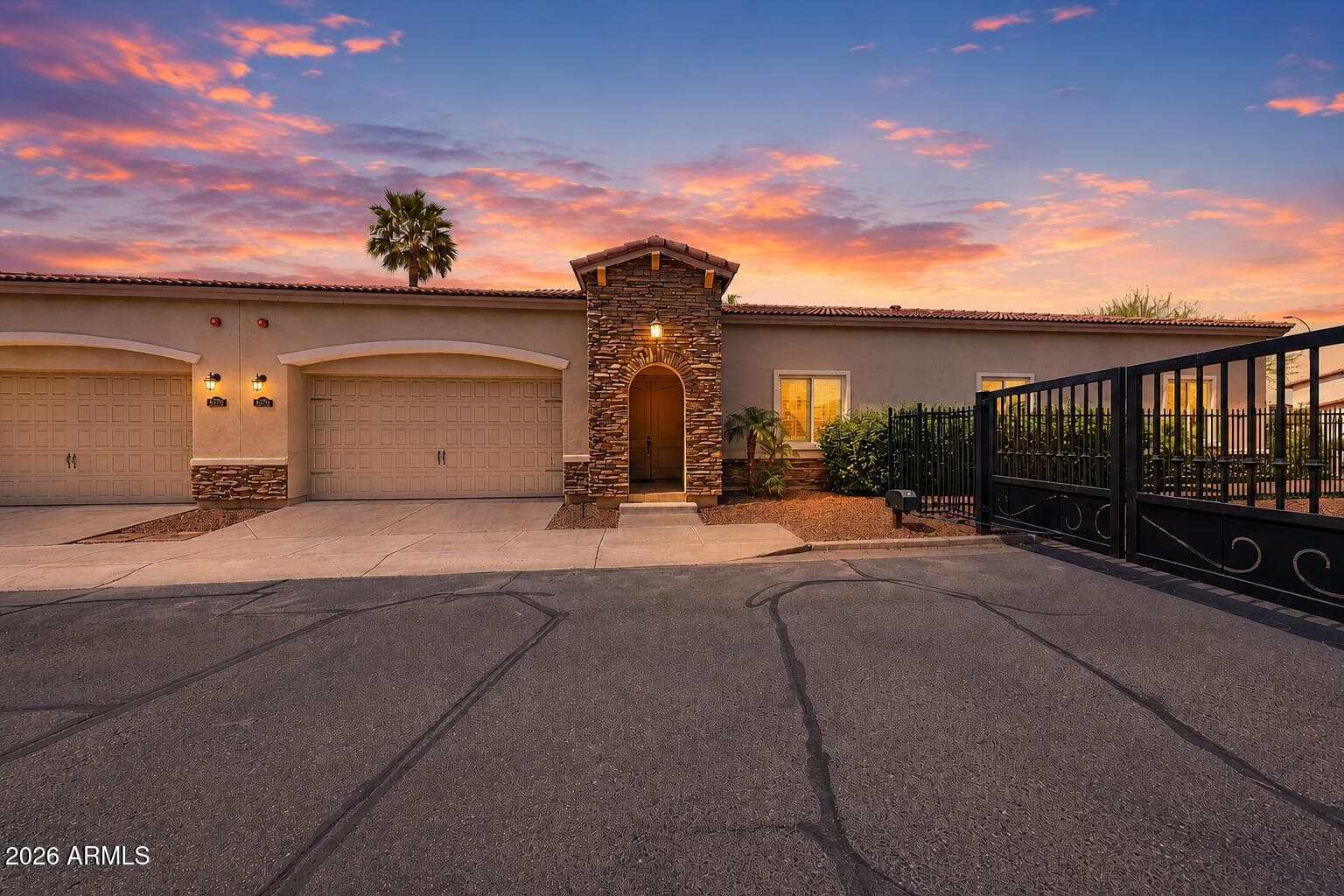 8974 N 8TH Lane, Phoenix, AZ 85021 — photo 1 of 29