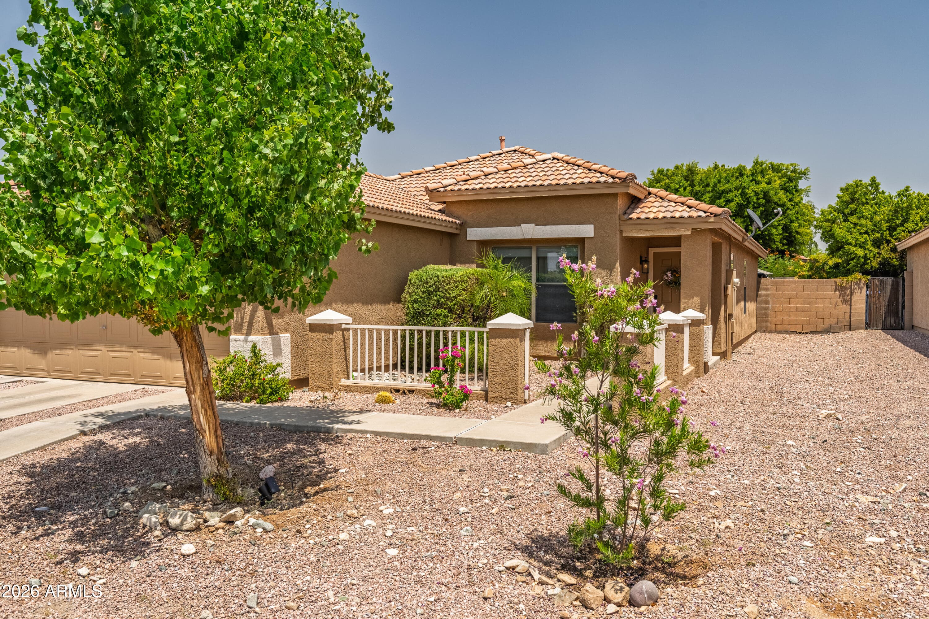 9421 S 1ST Avenue, Phoenix, AZ 85041 — photo 2 of 33