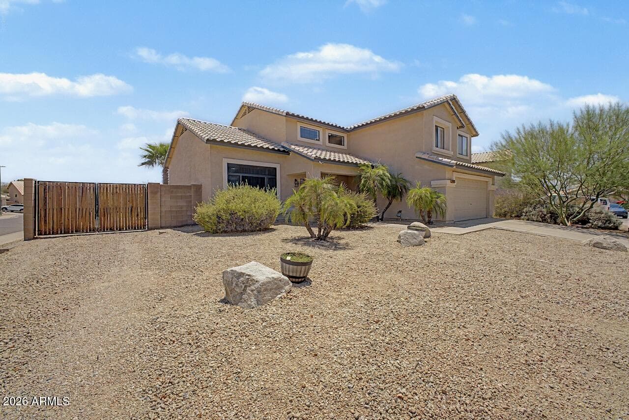 2115 E CIELO GRANDE Avenue, Phoenix, AZ 85024 — photo 7 of 35