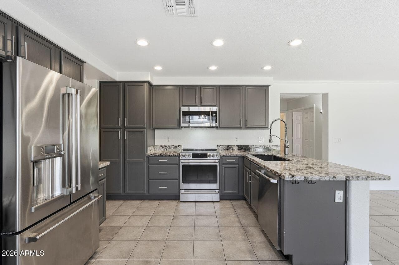 4626 E SUMMERHAVEN Drive, Phoenix, AZ 85044 — photo 14 of 45
