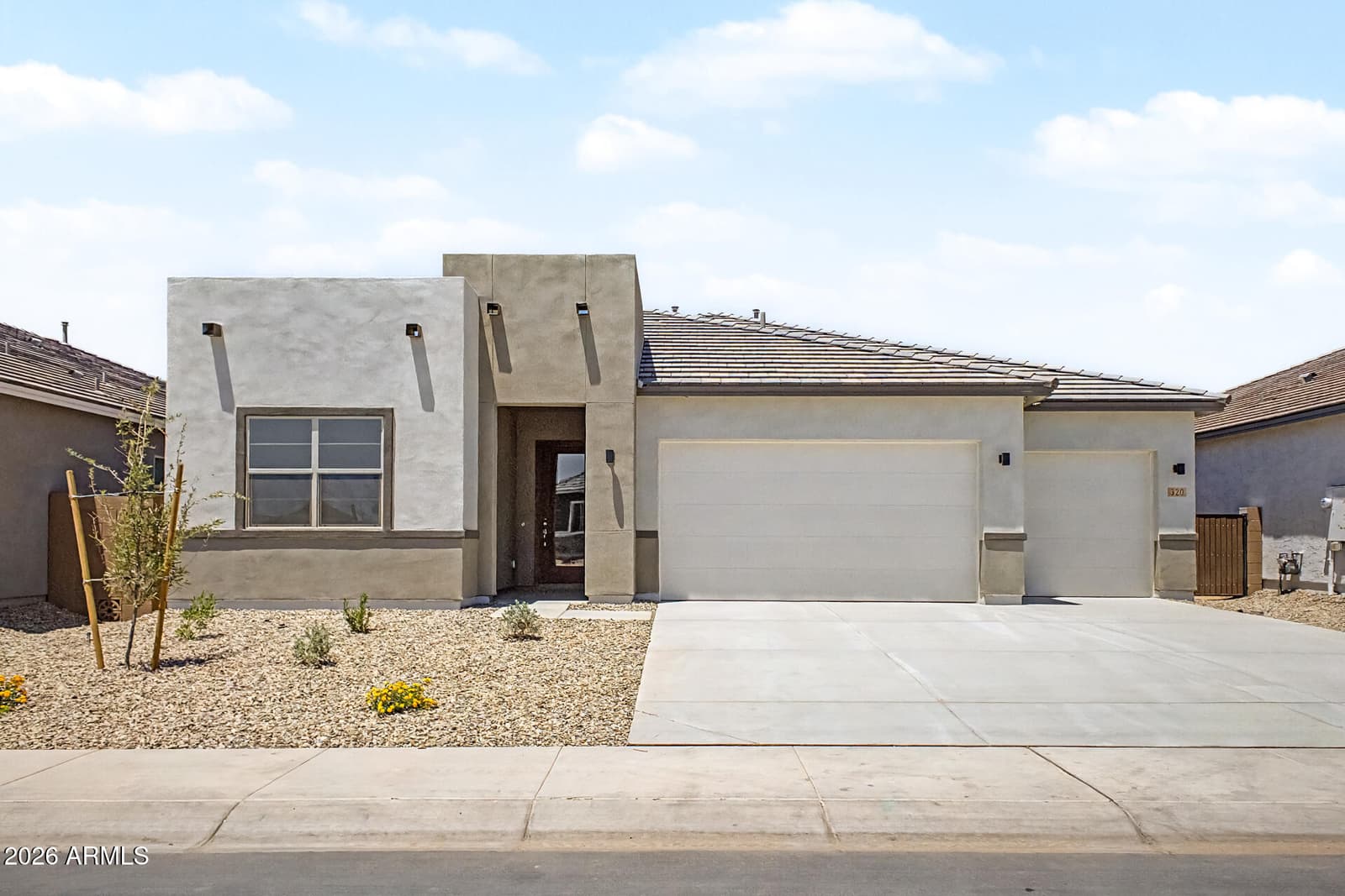 320 W FLOYD Drive, San Tan Valley, AZ 85140