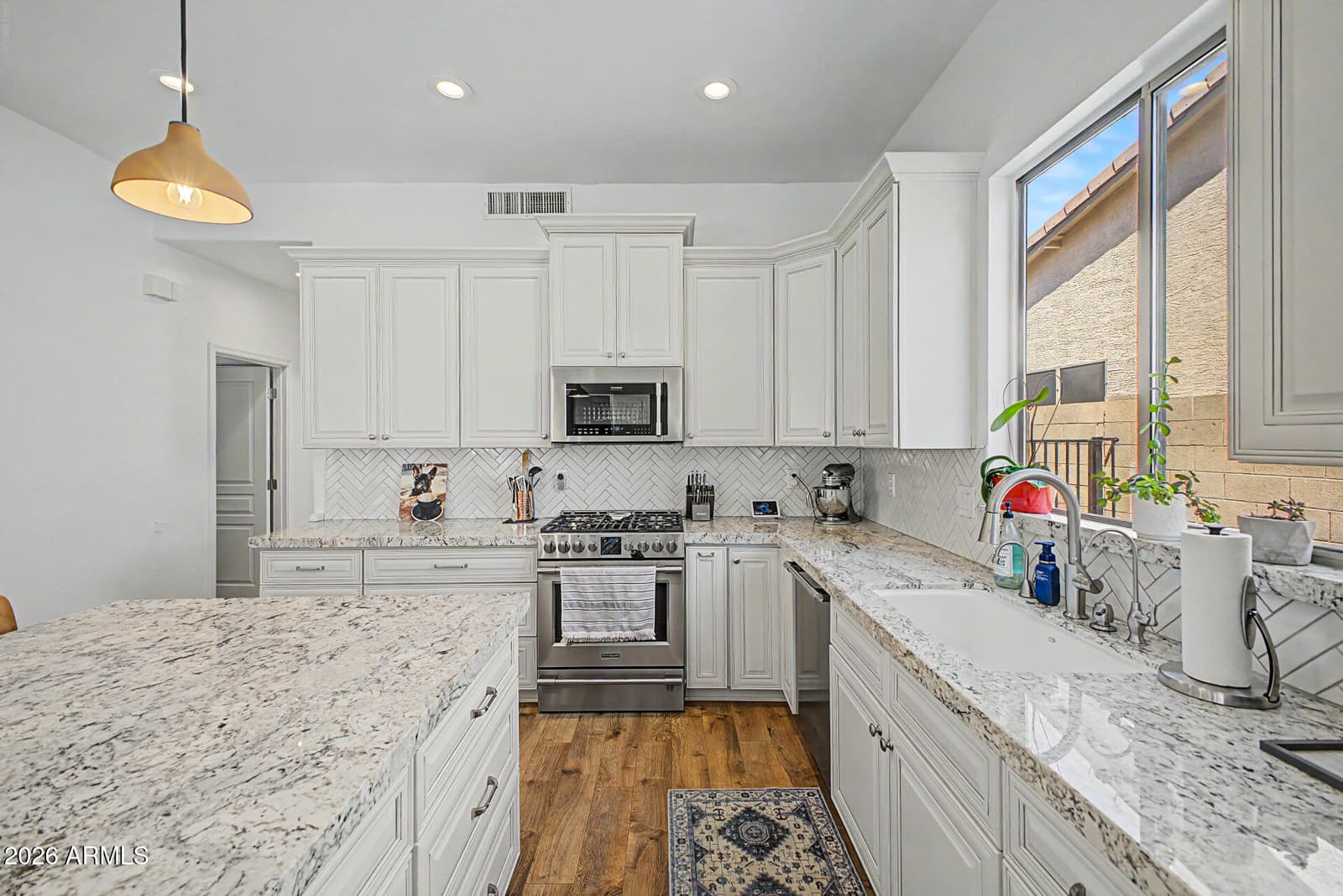 545 S LEMON Court, Gilbert, AZ 85296 — photo 4 of 41