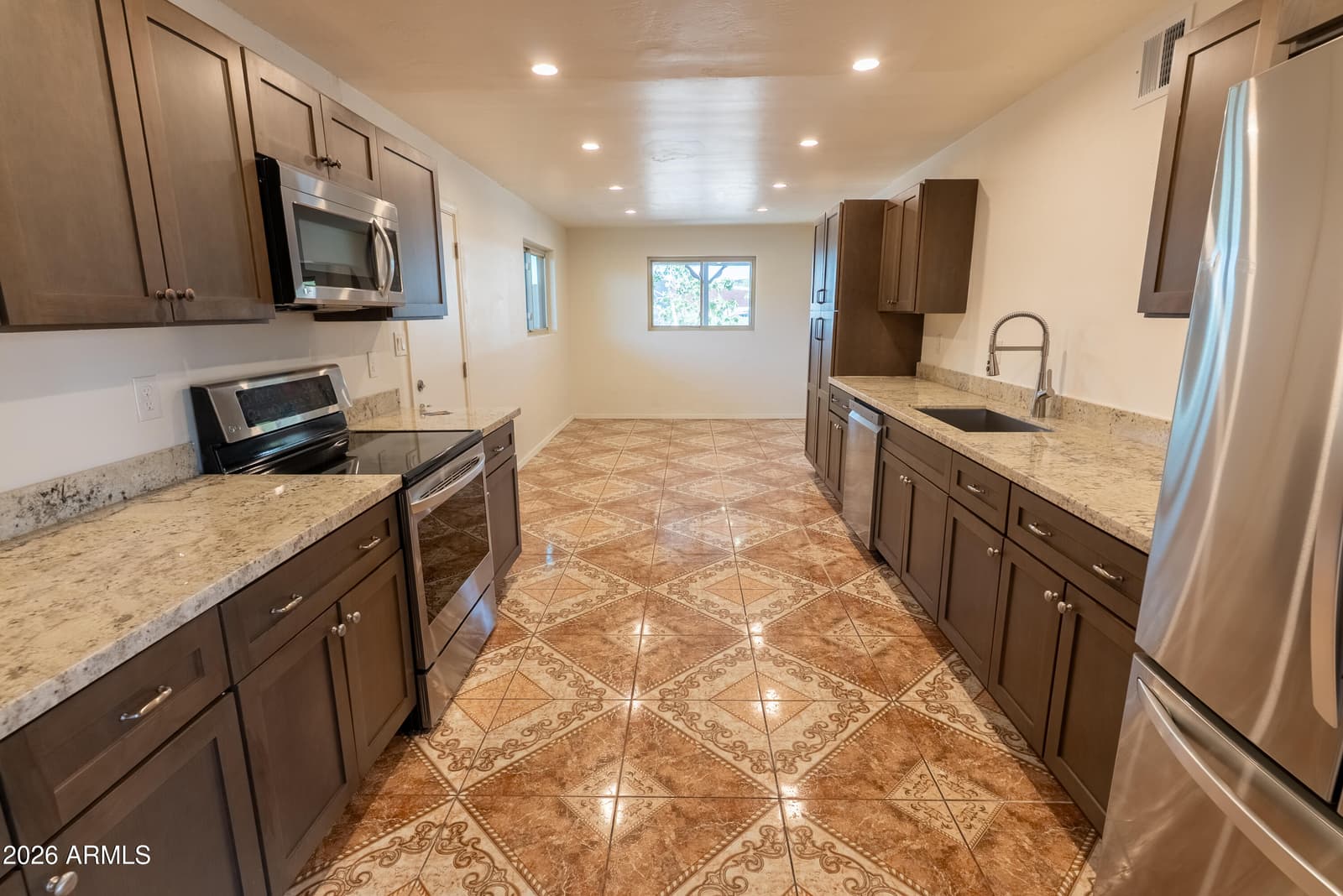 8815 N 31ST Avenue, Phoenix, AZ 85051 — photo 10 of 37