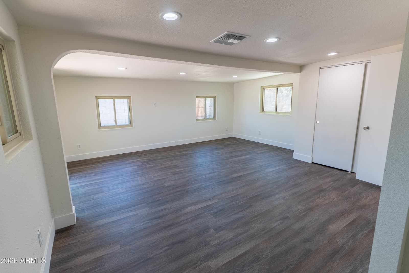 8815 N 31ST Avenue, Phoenix, AZ 85051 — photo 17 of 37