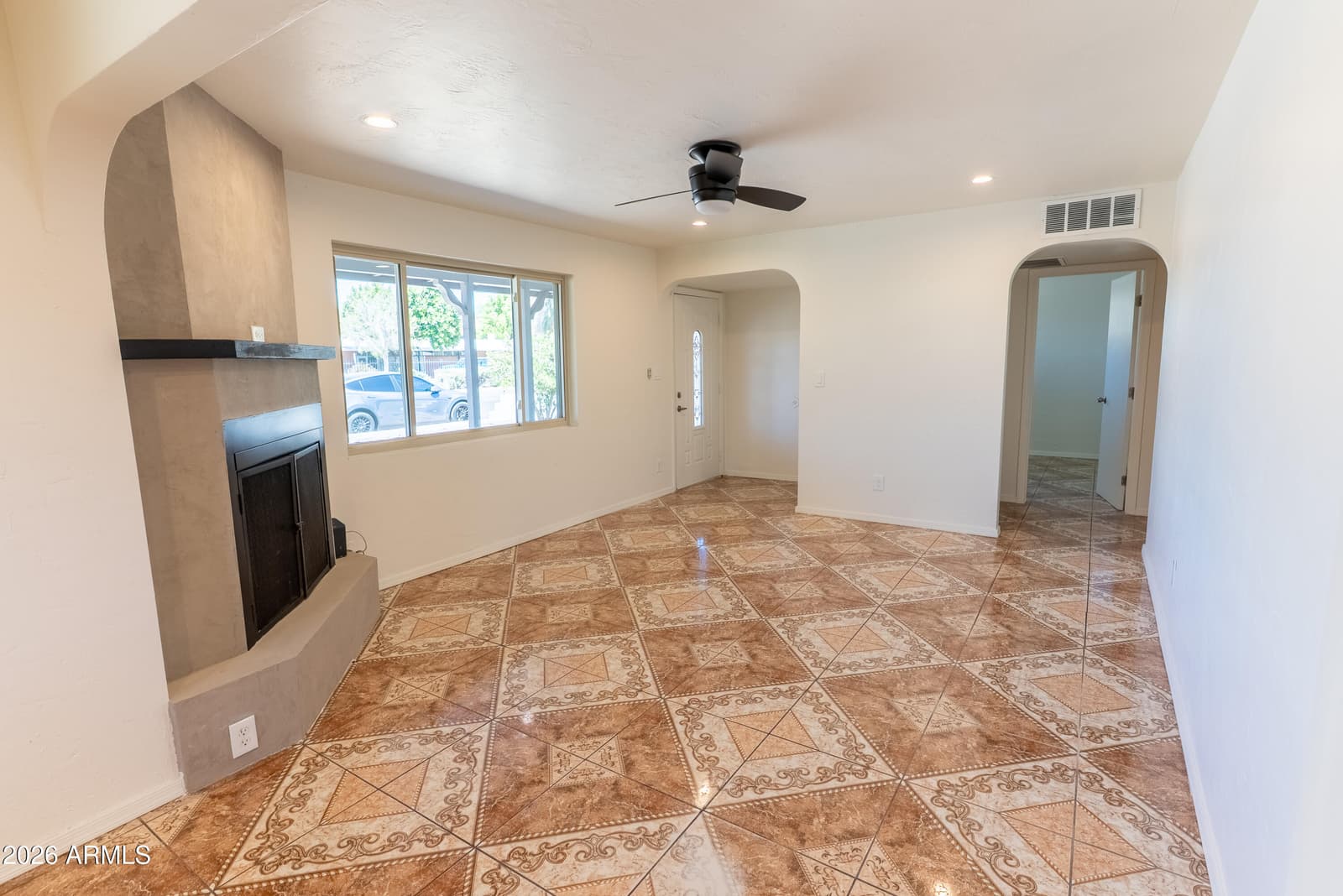 8815 N 31ST Avenue, Phoenix, AZ 85051 — photo 8 of 37