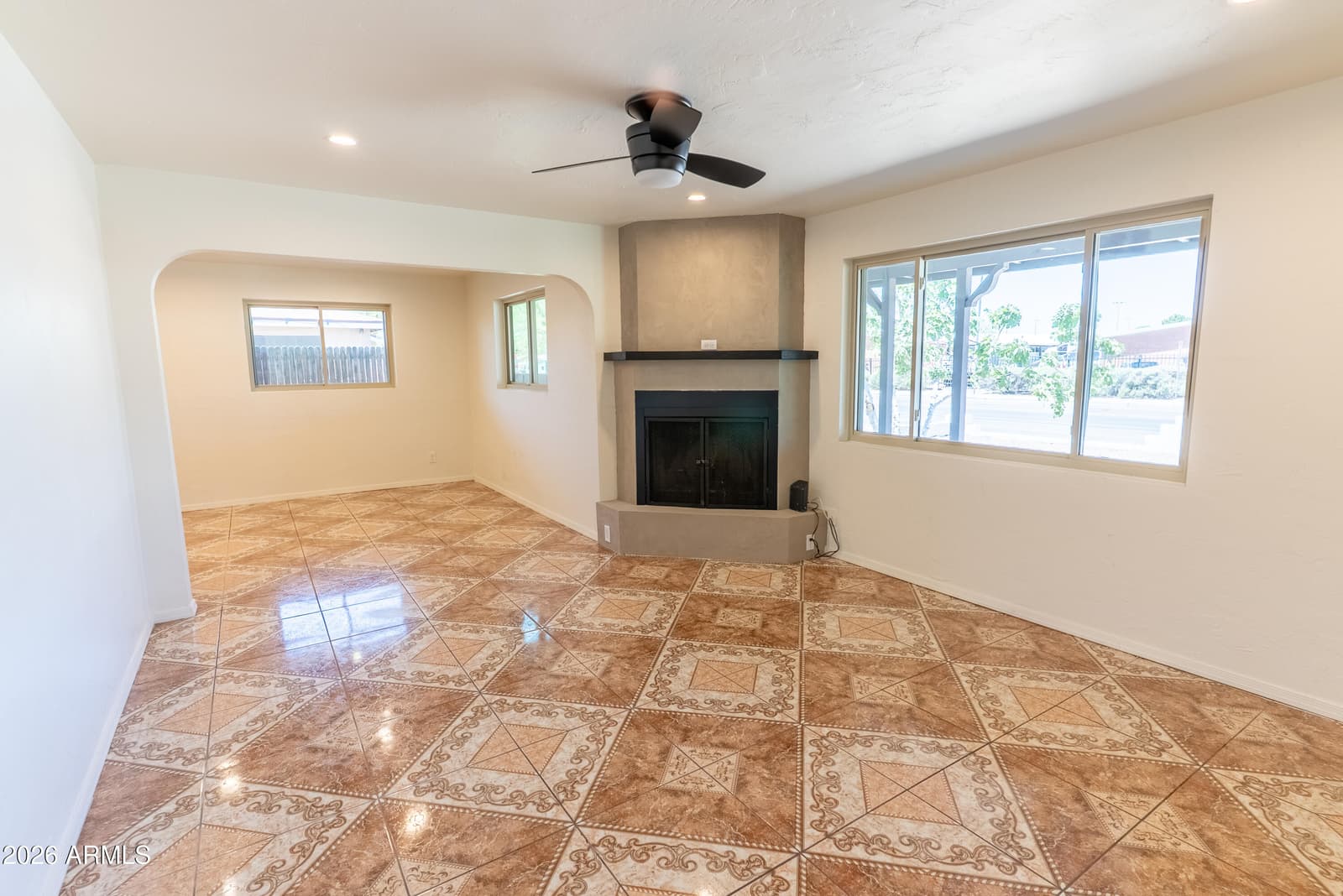 8815 N 31ST Avenue, Phoenix, AZ 85051 — photo 7 of 37