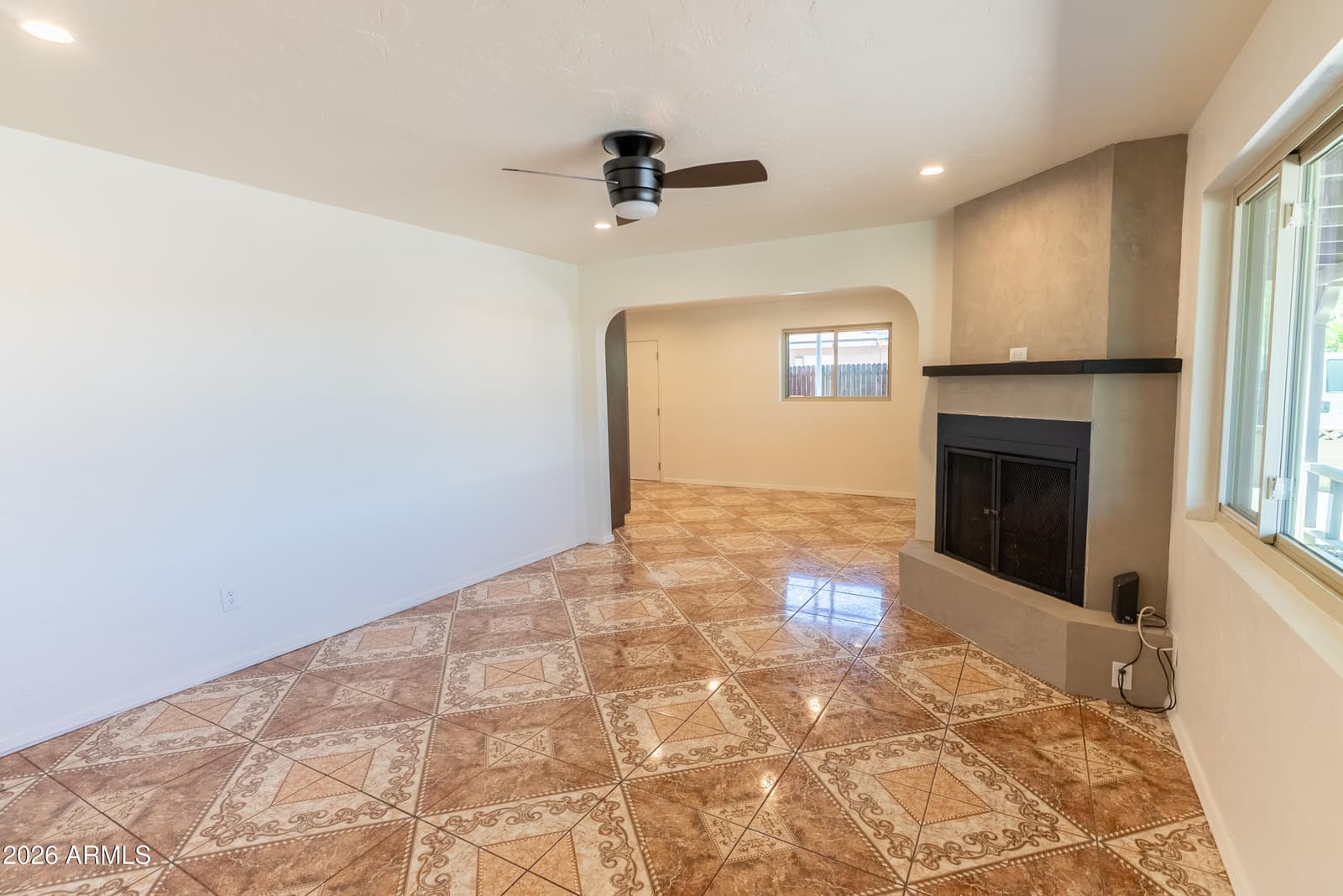 8815 N 31ST Avenue, Phoenix, AZ 85051 — photo 6 of 37