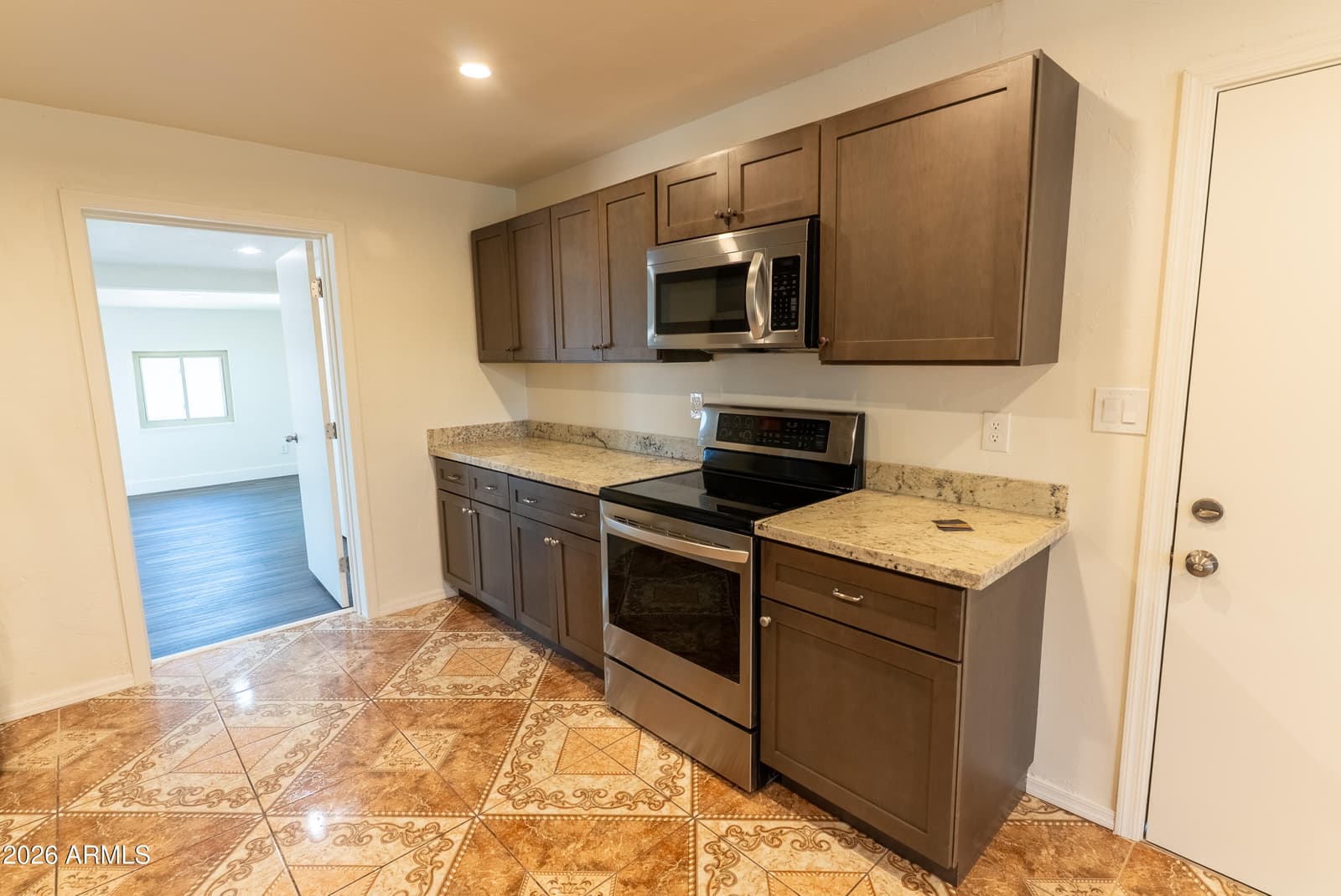 8815 N 31ST Avenue, Phoenix, AZ 85051 — photo 13 of 37