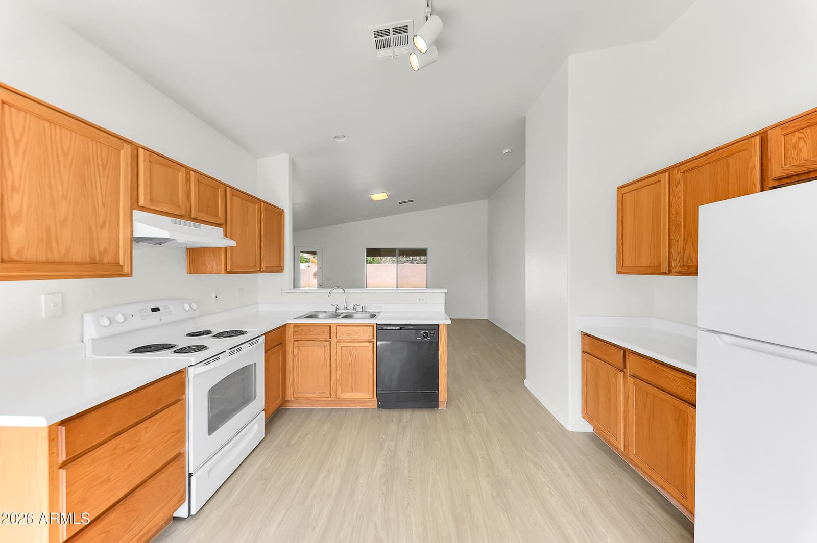 7594 W CITRUS Way, Glendale, AZ 85303 — photo 7 of 26