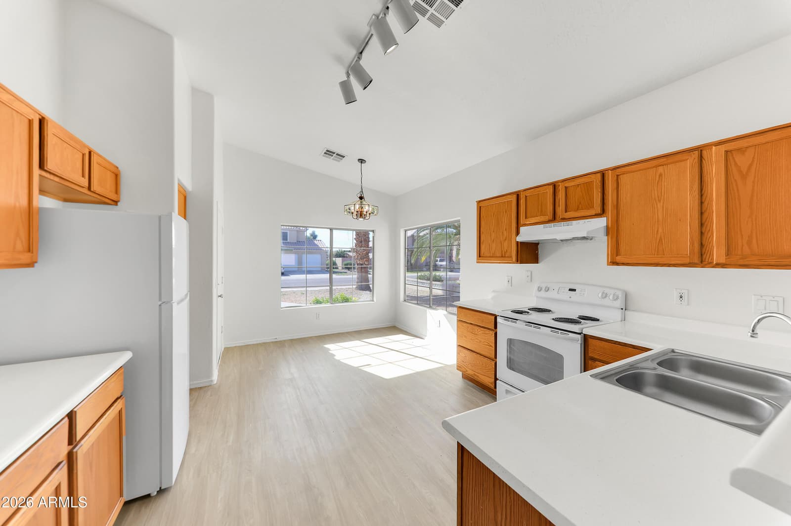7594 W CITRUS Way, Glendale, AZ 85303 — photo 8 of 26