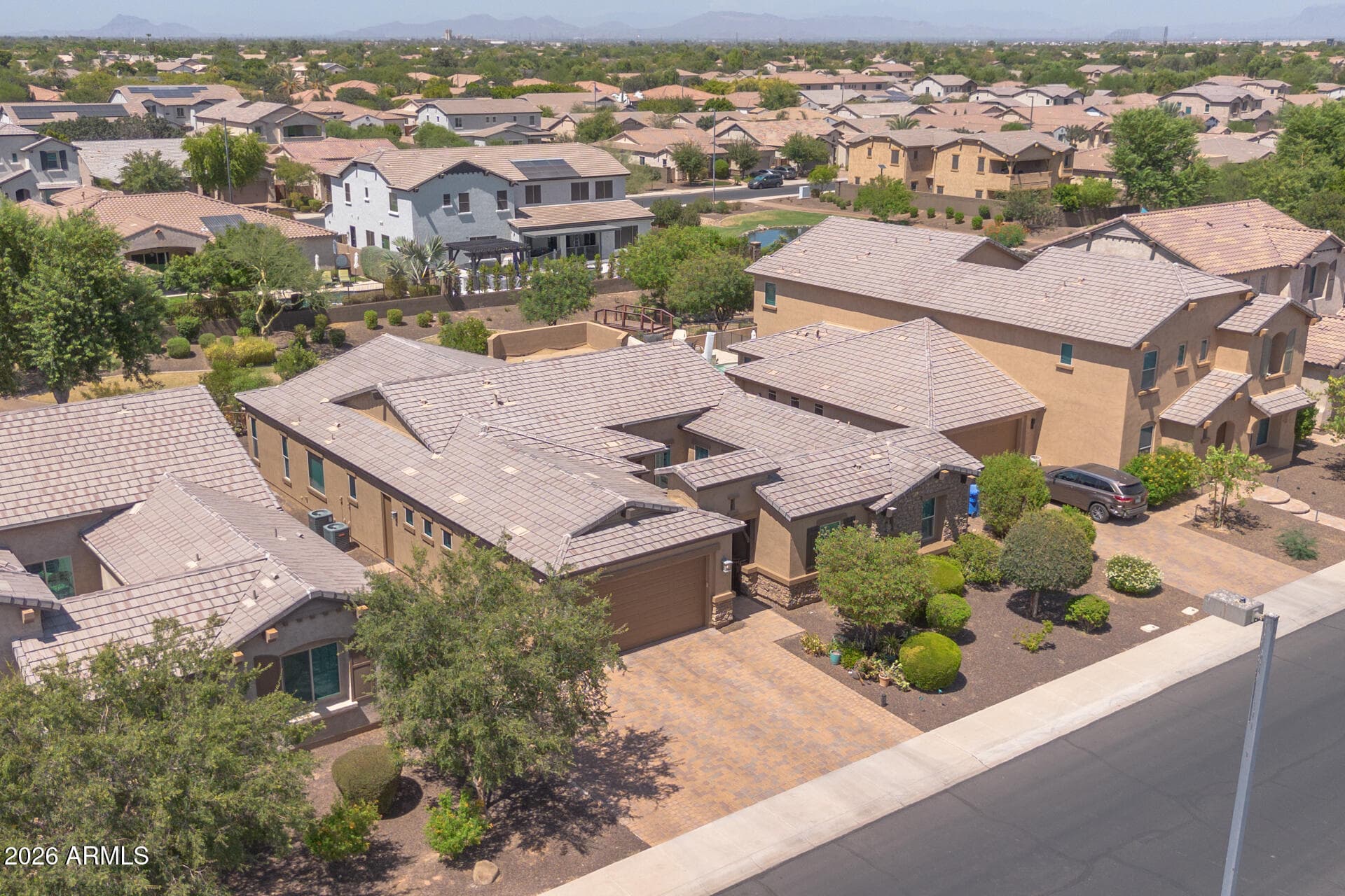 892 E HAMPTON Lane, Gilbert, AZ 85295 — photo 3 of 38