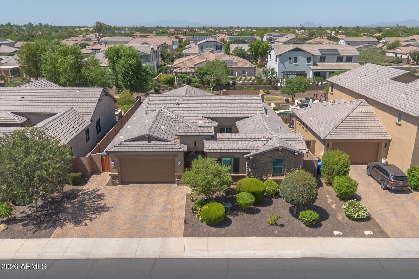 892 E HAMPTON Lane, Gilbert, AZ 85295 — photo 5 of 38