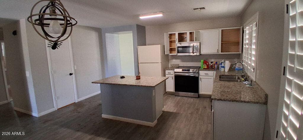 3207 W SAINT KATERI Drive, Phoenix, AZ 85041 — photo 12 of 36