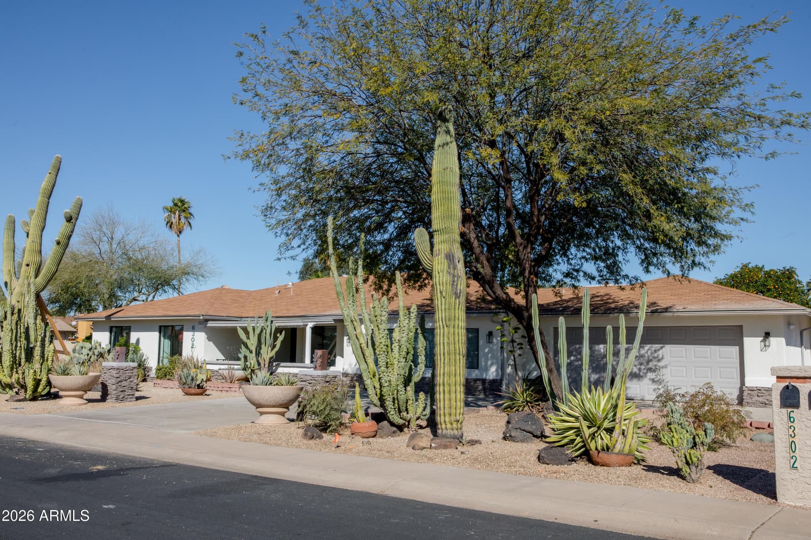 6302 E Winchcomb Drive, Scottsdale, AZ 85254 — photo 2 of 31