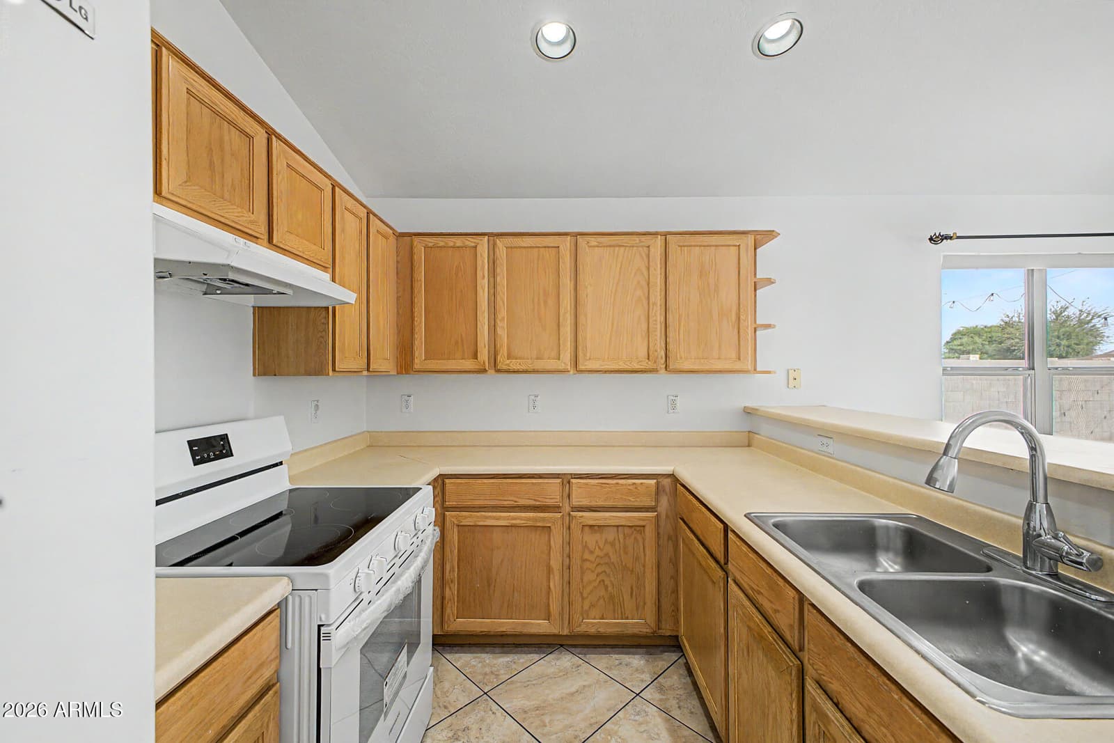 6715 W MARSHALL Avenue, Glendale, AZ 85303 — photo 11 of 34