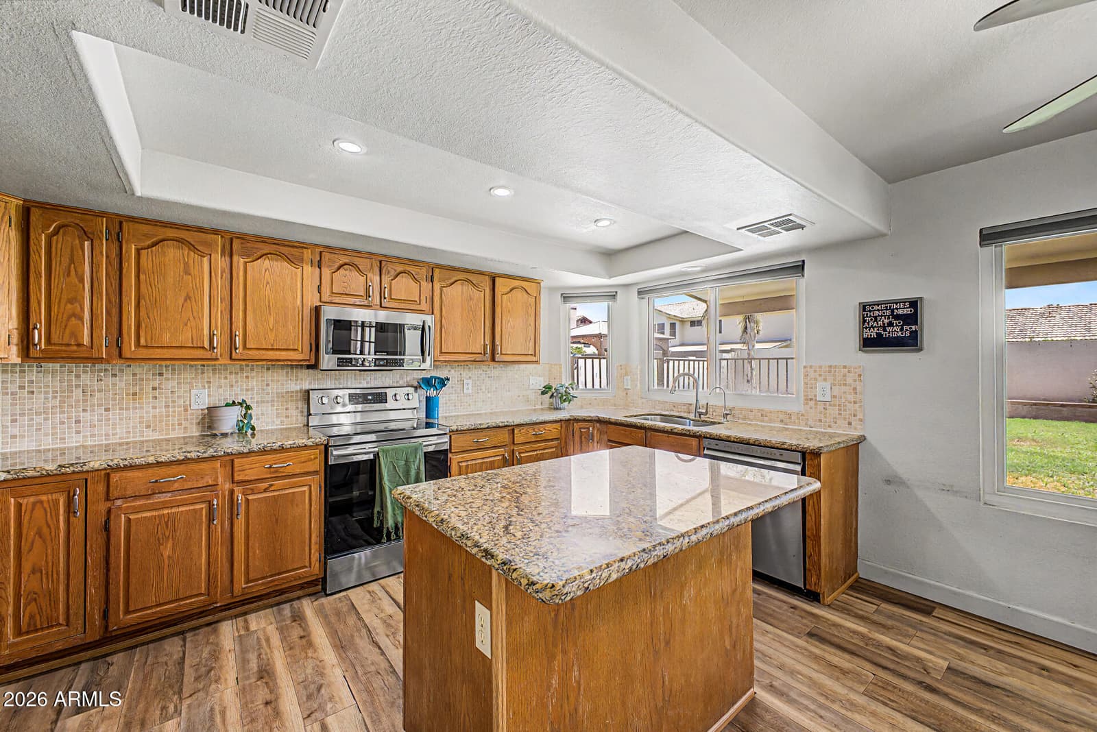 7641 W MAUI Lane, Peoria, AZ 85381 — photo 12 of 41