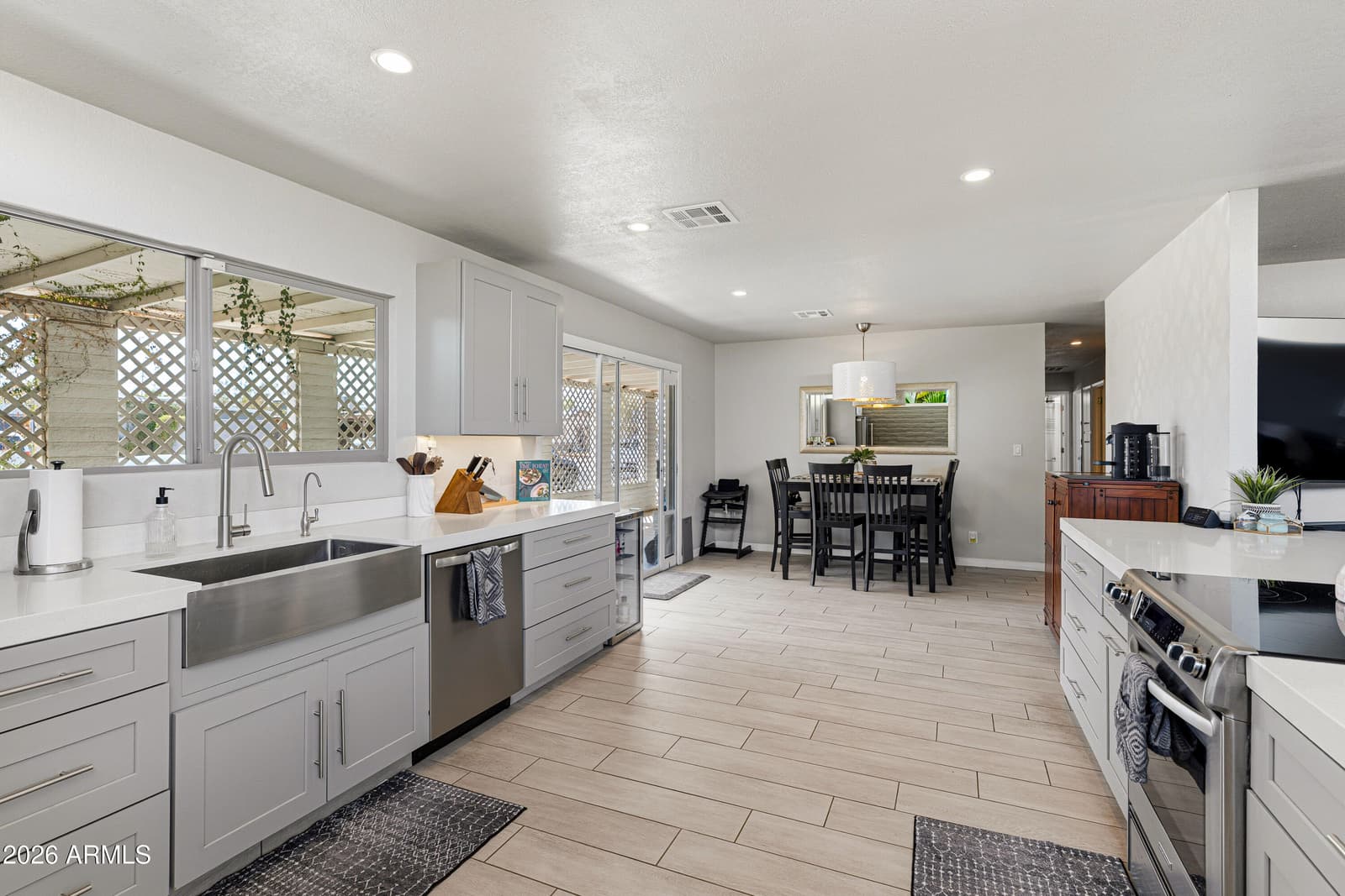 2913 W MADRAS Lane, Phoenix, AZ 85053 — photo 10 of 46