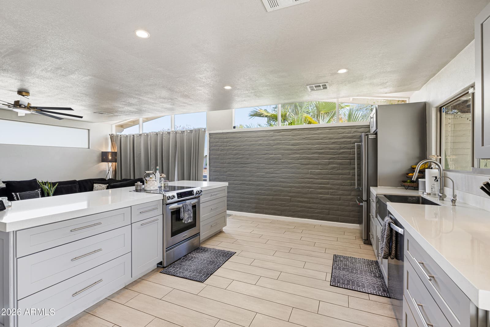 2913 W MADRAS Lane, Phoenix, AZ 85053 — photo 11 of 46