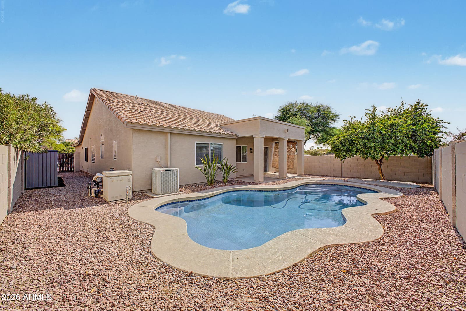 984 W MORELOS Street, Chandler, AZ 85225 — photo 4 of 33